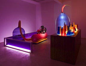 Mike Kelley, Kandor 4, 2007. Mixed media with video projection. Part 1 with bottle: 161.3 x 325.1 x 242.6 cm; part 2 with cities: 142.2 x 265.7 x 95.3 cm. Overall dimensions variable. © Mike Kelley Foundation for the Arts / Licensed by VAGA New York. Image courtesy of the artist and Hauser & Wirth. Photo by Fredrik Nilsen.