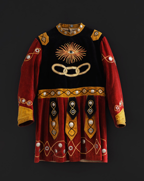 Independent Order of Odd Fellows Inner Guard Robe
The Ward-Stilson Company
New London, Ohio
1875–1925
Velvet, cotton, and metal
37 x 23"
Collection American Folk Art Museum, New York
Gift of Kendra and Allan Daniel, 2015.1.153
Photo by José Andrés Ramírez